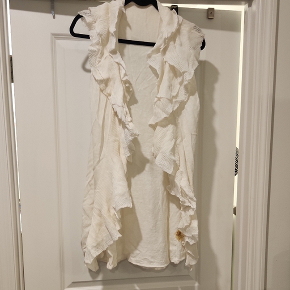 Alice + Olivia Sweaters - Alice + Olivia Cream Ruffled Women's Sweater Size S!